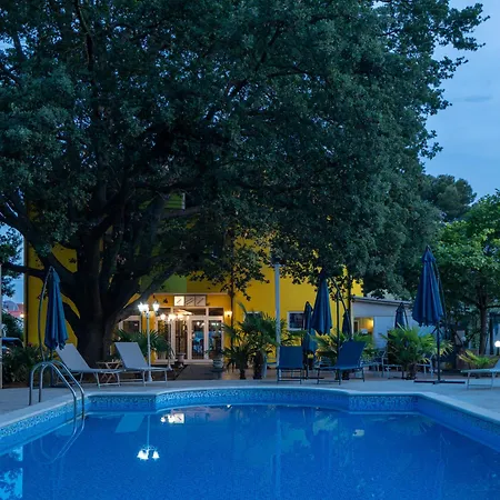 Marta - New Opening 2026 Bed and Breakfast Μεντουλίν