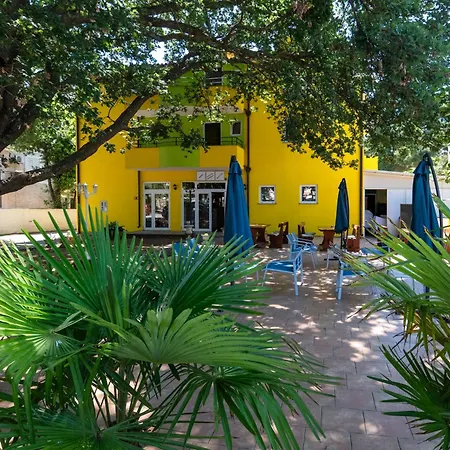 Bed and Breakfast Marta - New Opening 2026 Μεντουλίν